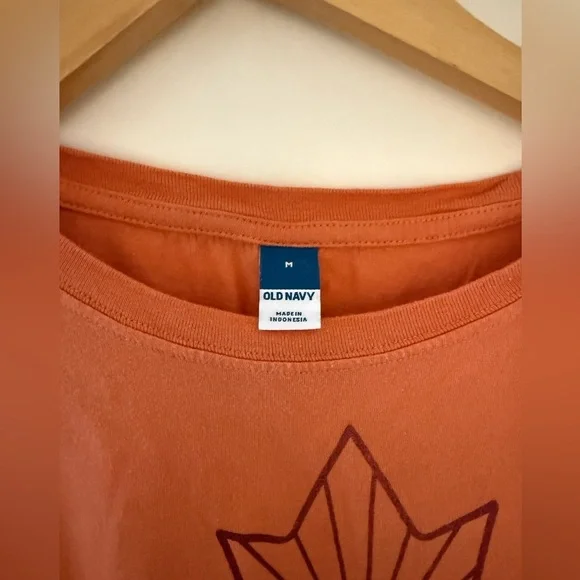 Old Navy Canada Graphic Boxy Tee, size M. Never a better time to show off 🇨🇦❤️! - Picture 6 of 7